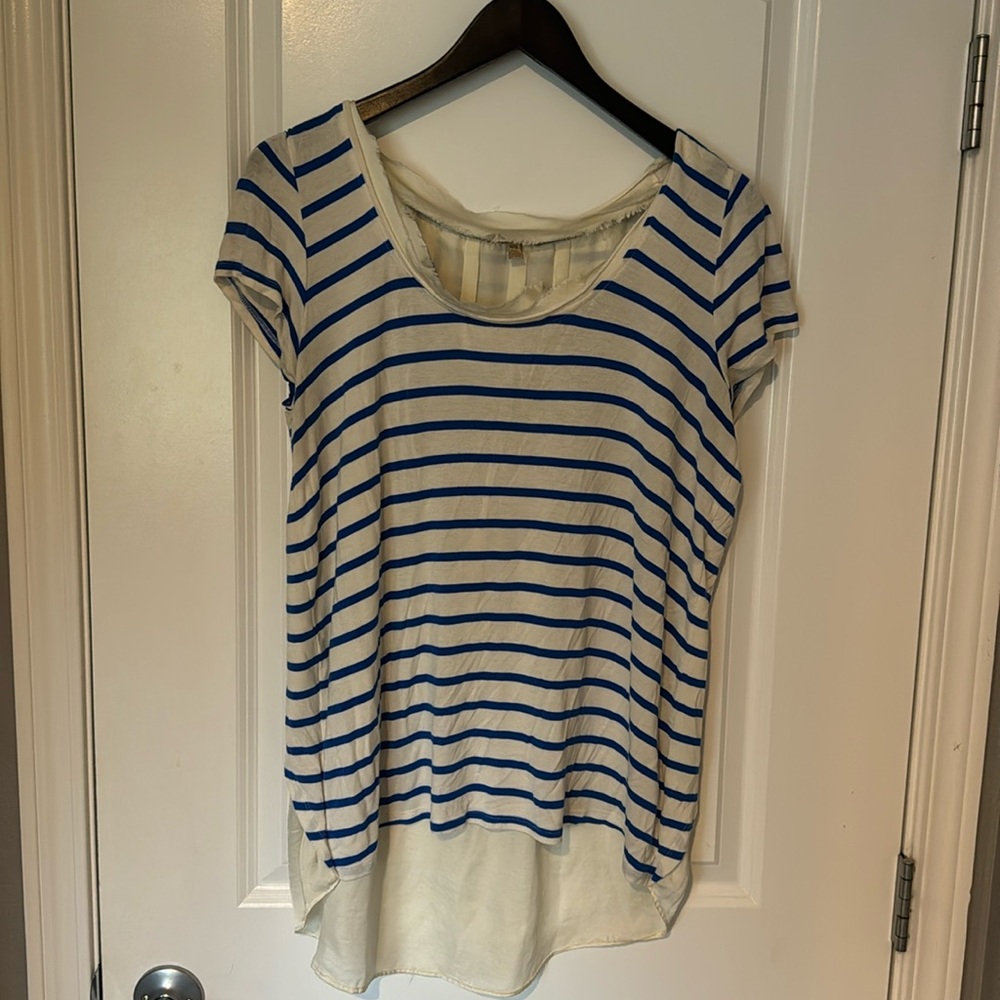 Striped, split back T-shirt with hi-lo hemline